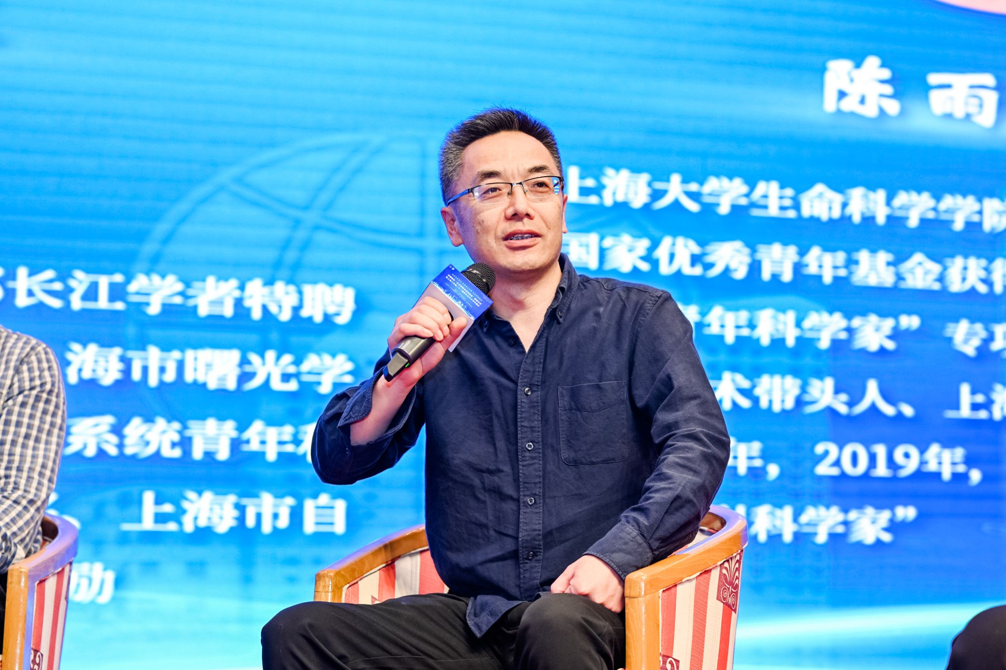 图8 张田忠教授.JPG 图8 张田忠教授.JPG